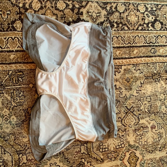 Maternity GapFit 3.5" Running Shorts in Gray Size Small - Picture 5 of 5